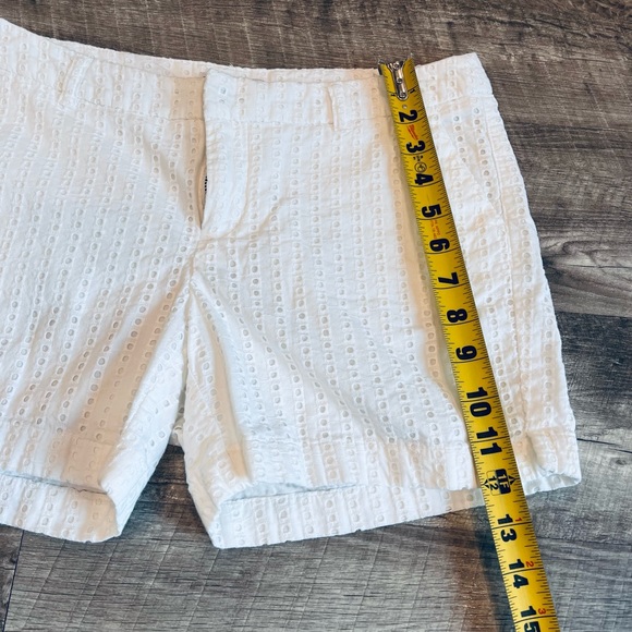 Merona Women's White Eyelet Lace Flat Front Chino Shorts Size 4 - Picture 7 of 7